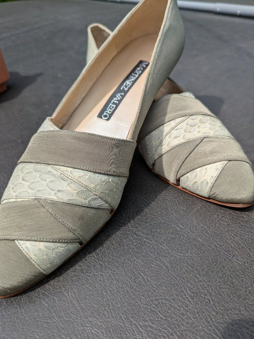 Martinez Valero 7-1/2 B sage pumps